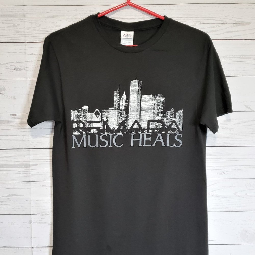Music Heals Chicago Skyline Graphic Band T-Shirt - Picture 6 of 6